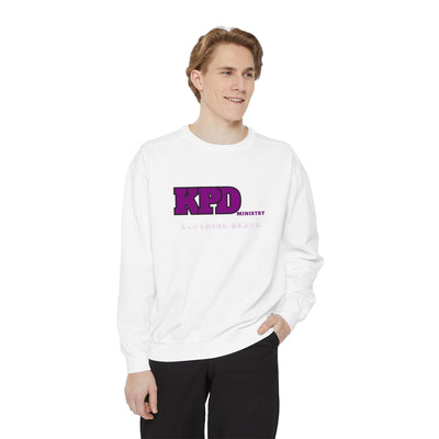 sweatshirt
casual wear
casual outfit